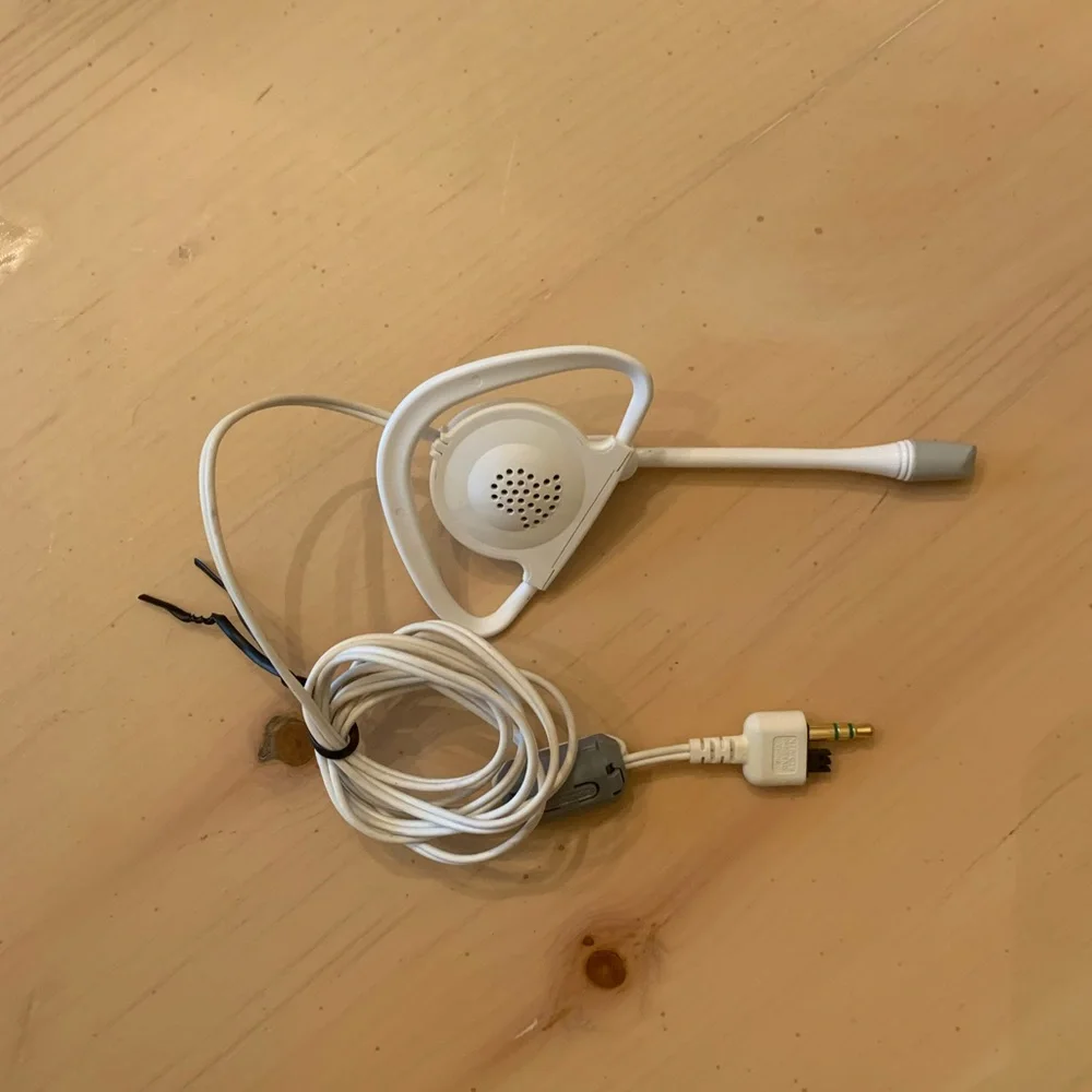 LIKE NEW!! Nintendo DS System White Headset!!